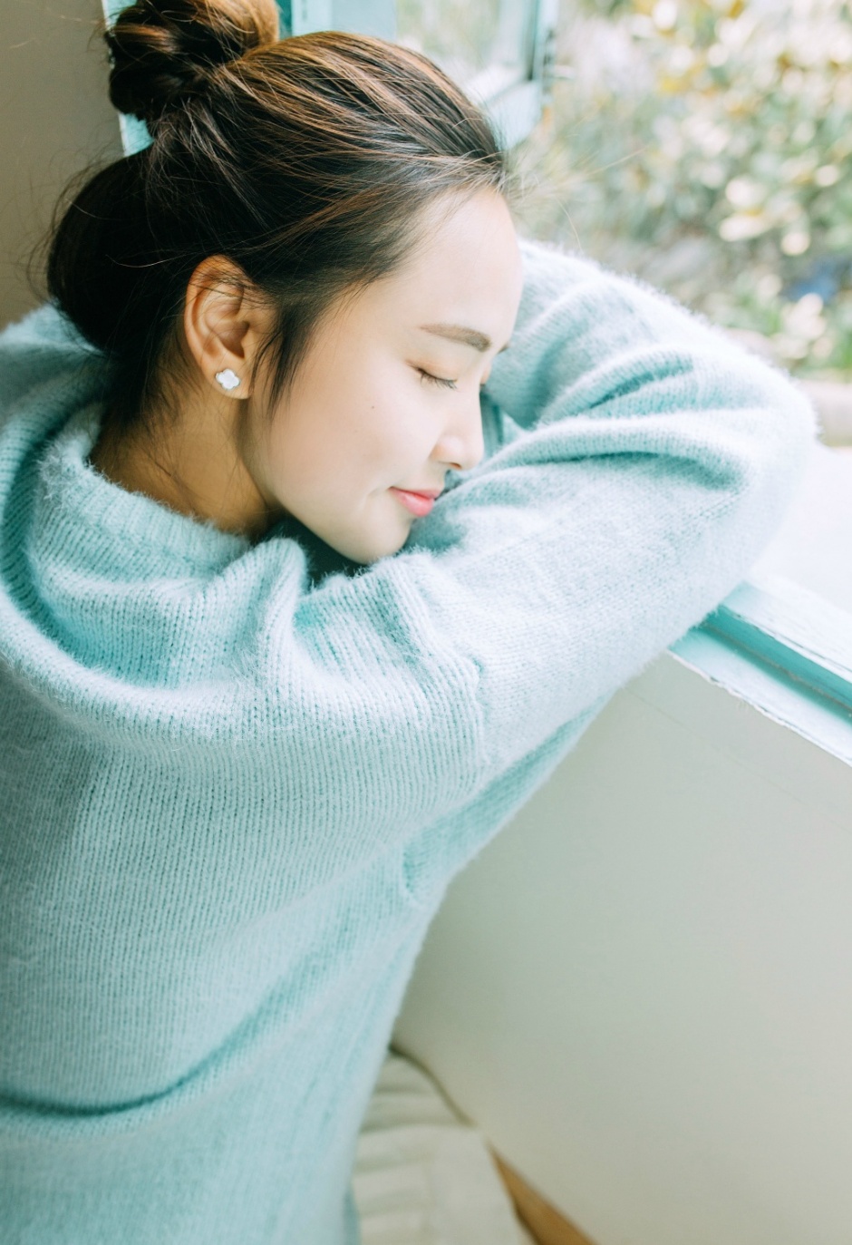 粉嫩学生妹初月丰腴白皙人体图片