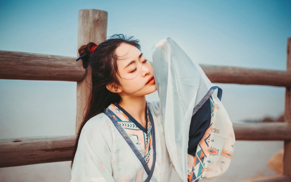 美女孟狐狸透明蕾丝高清人体艺术照