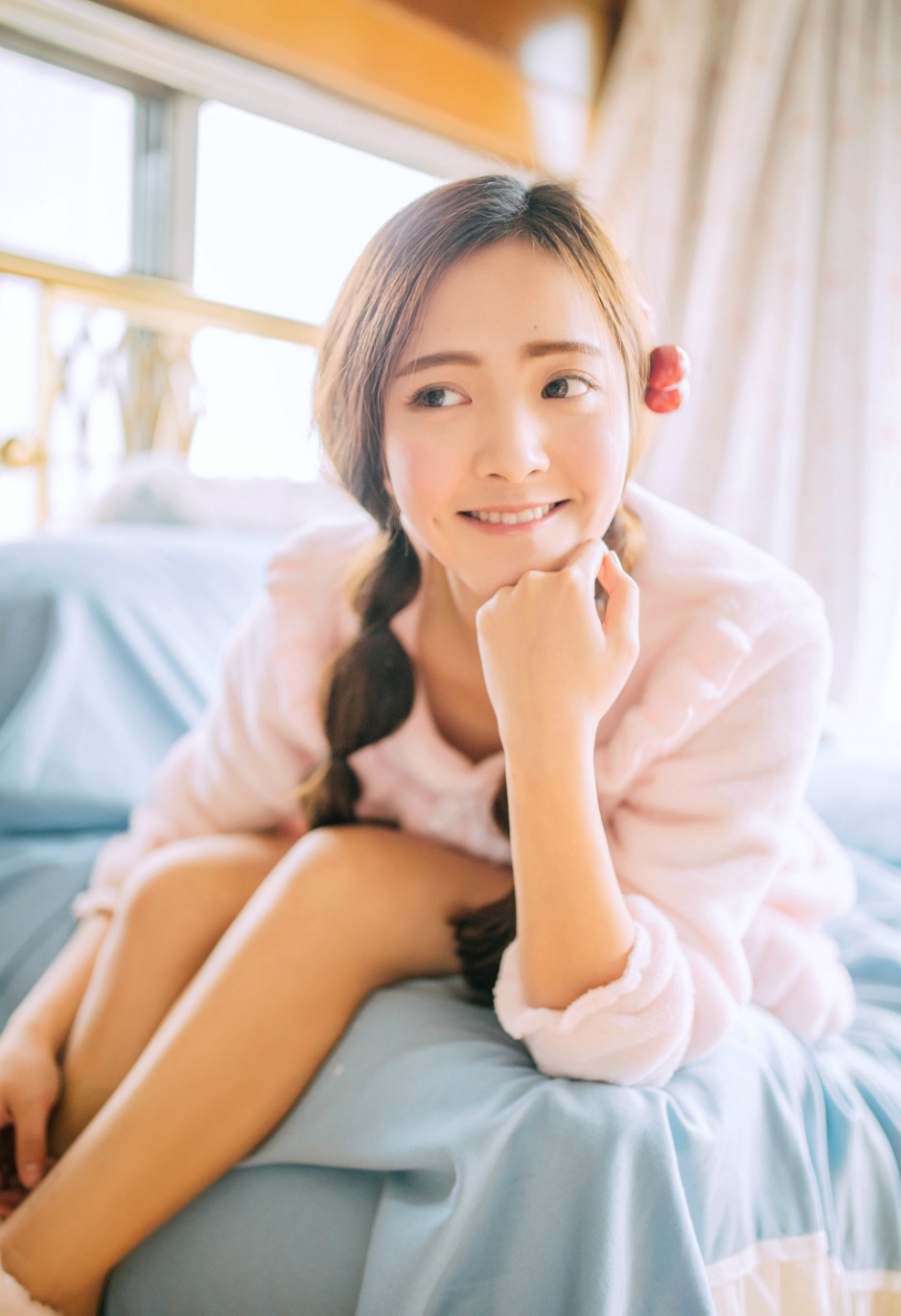 尤果模特龚诗琪性感旗袍装人体艺术写真