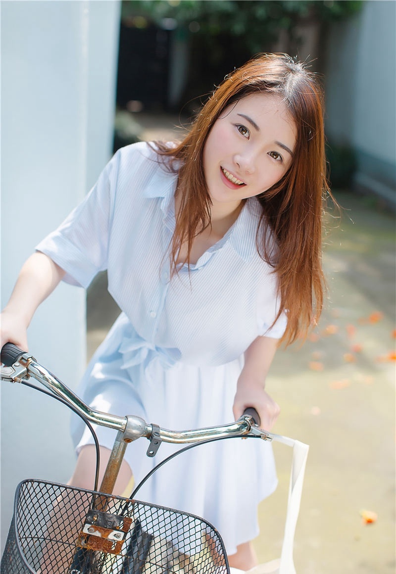 白嫩美女李梦婷性感私房人体艺术照