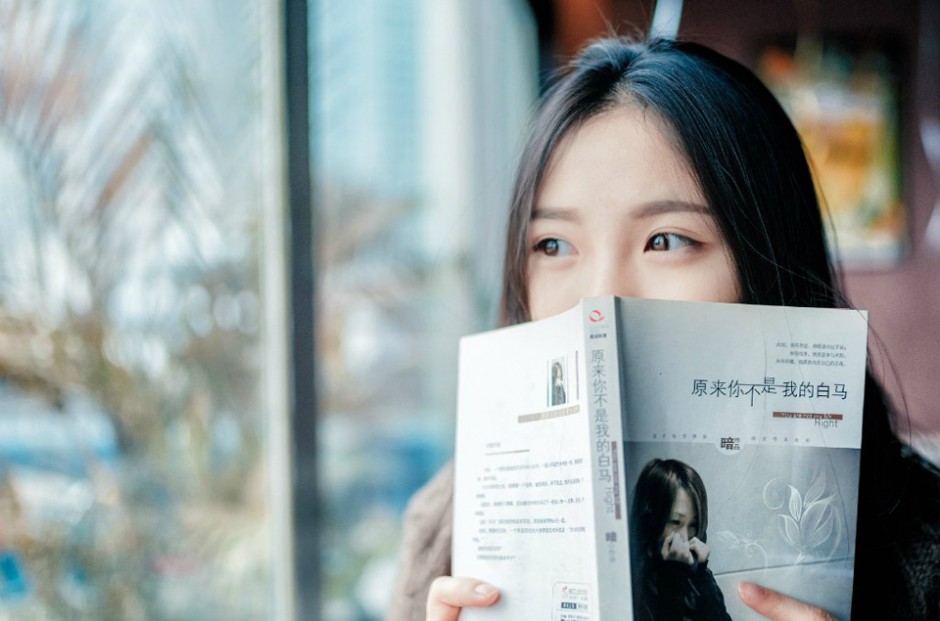 中国90后萌妹纸冬日甜美人体写真图片