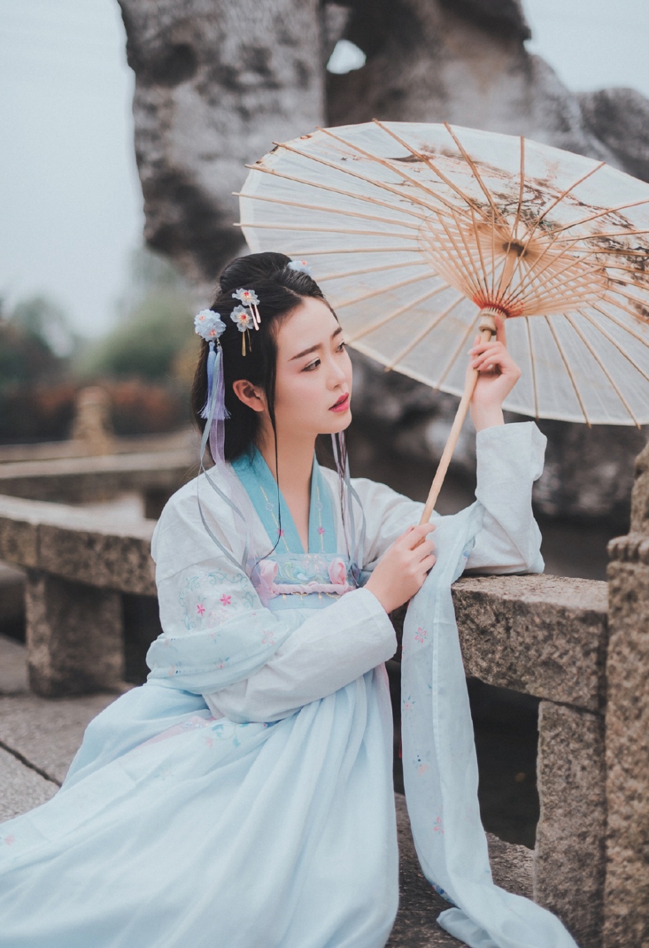 平面模特战姝羽Zina红色诱惑极品人体艺术图片