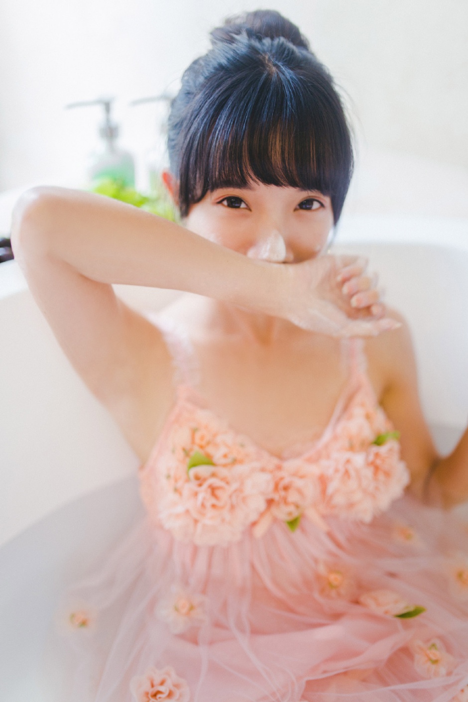 中国美女雨燕浴室性感人体艺术照