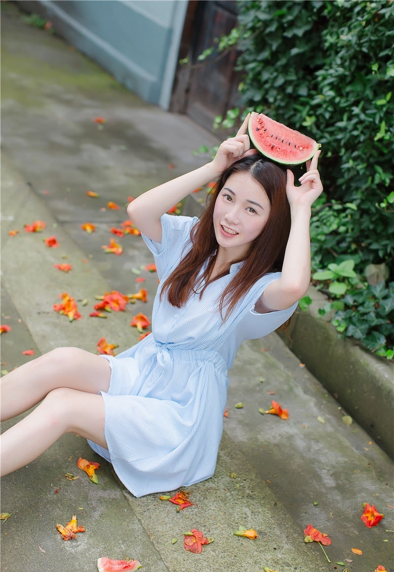 美女溪甜户外性感人体写真套图