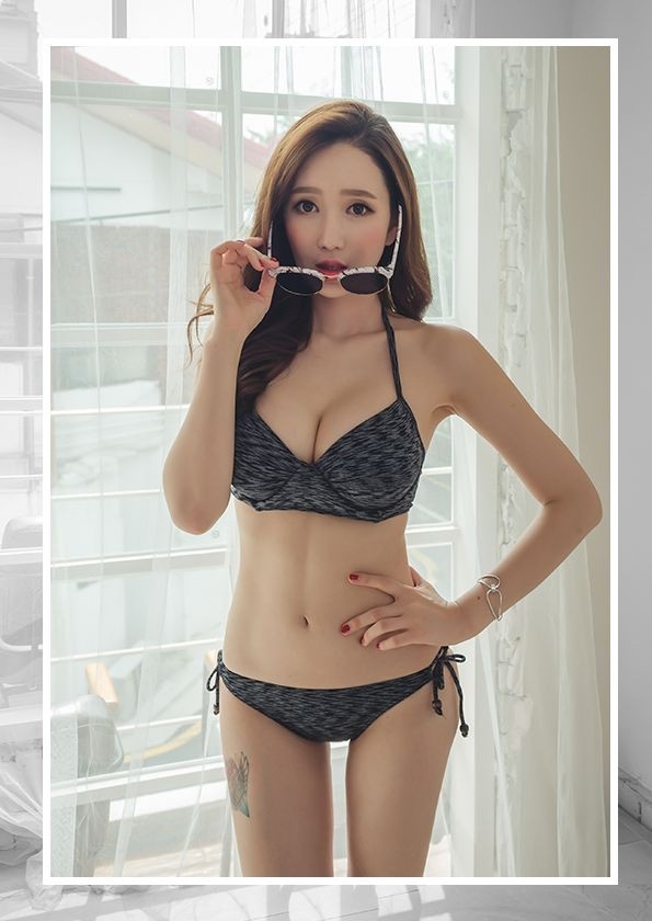 性感卖萌韩国美女模特比基尼露玉乳娇俏写真