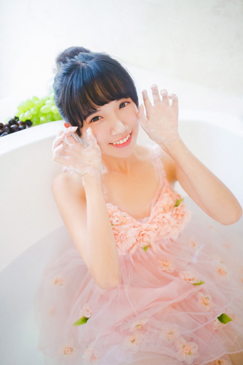 短发女神网红史雯Swan高清大胆人体艺术图