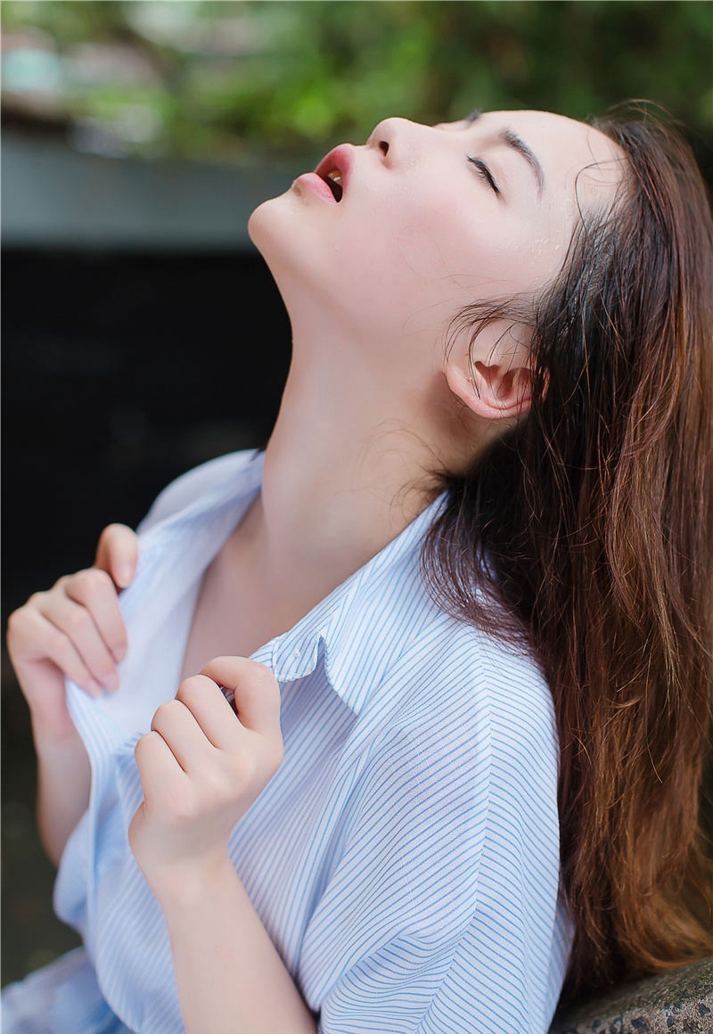 动人体态 机展模特诱惑