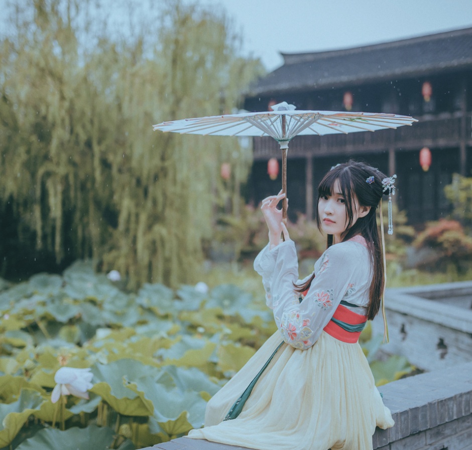 美女真空上阵大胆人体艺术照
