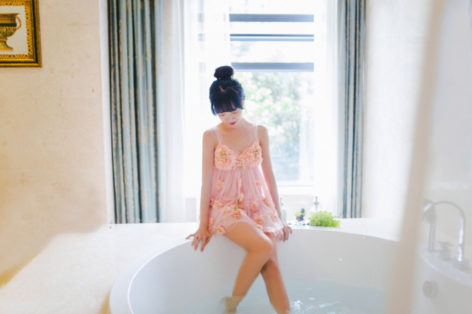 短发女神网红史雯Swan高清大胆人体艺术图