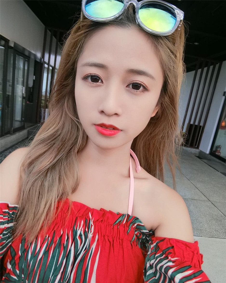 台湾小清新妹子林芷葳自拍照
