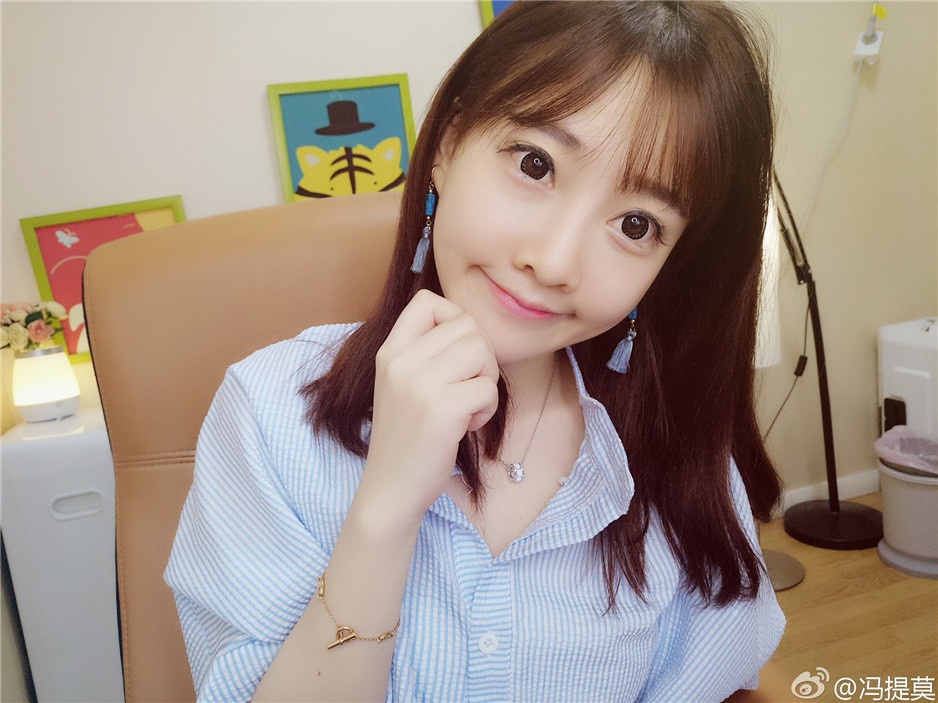 斗鱼主播冯提莫清纯唯美自拍照片