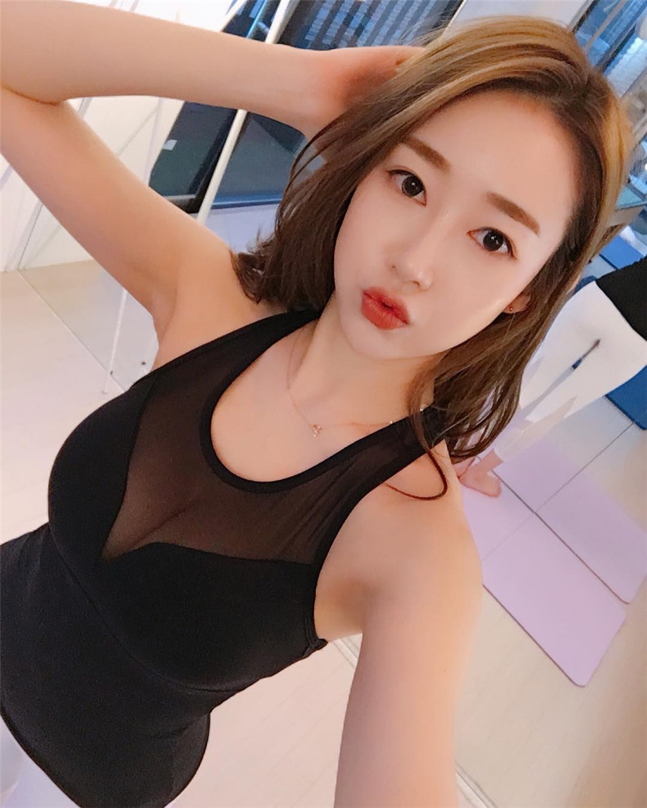 韩国瑜伽女神朴智英私房图片