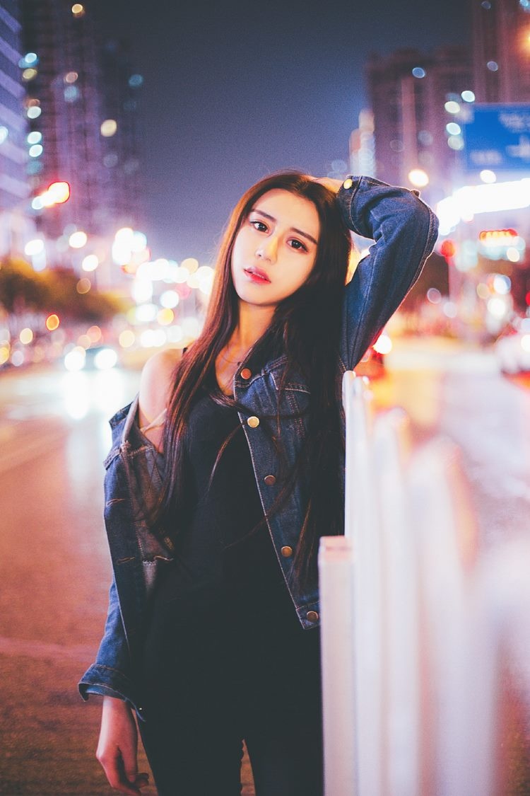 少女傲娇萌萌学生装捆绑写真图