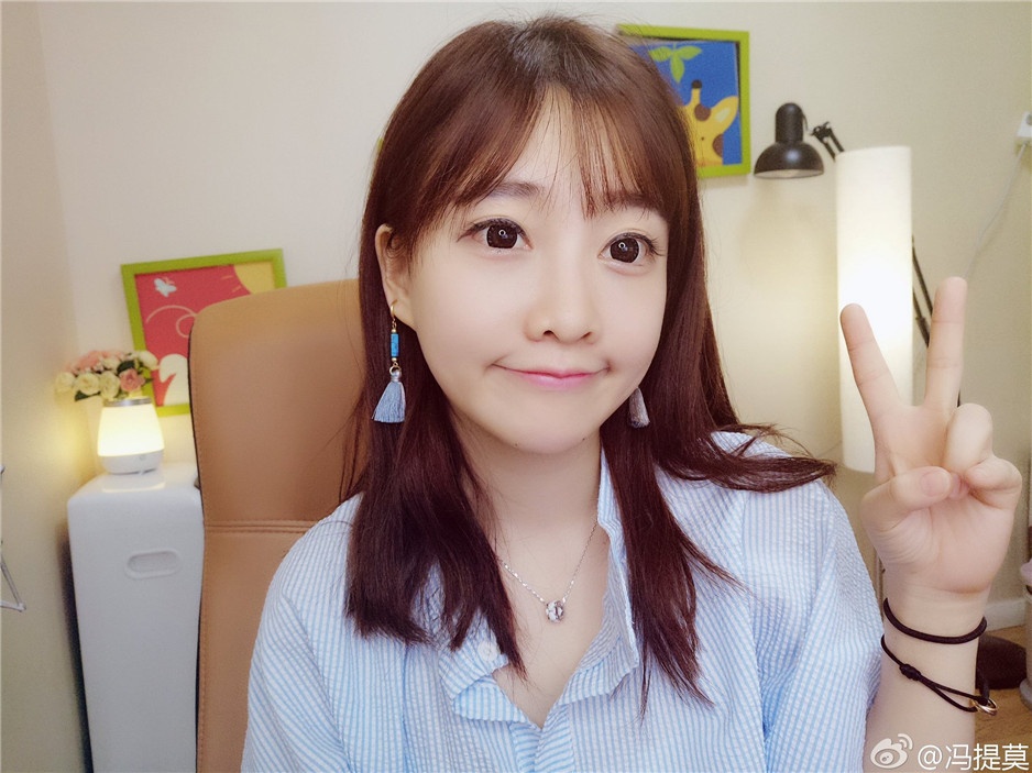 斗鱼主播冯提莫清纯唯美自拍照片