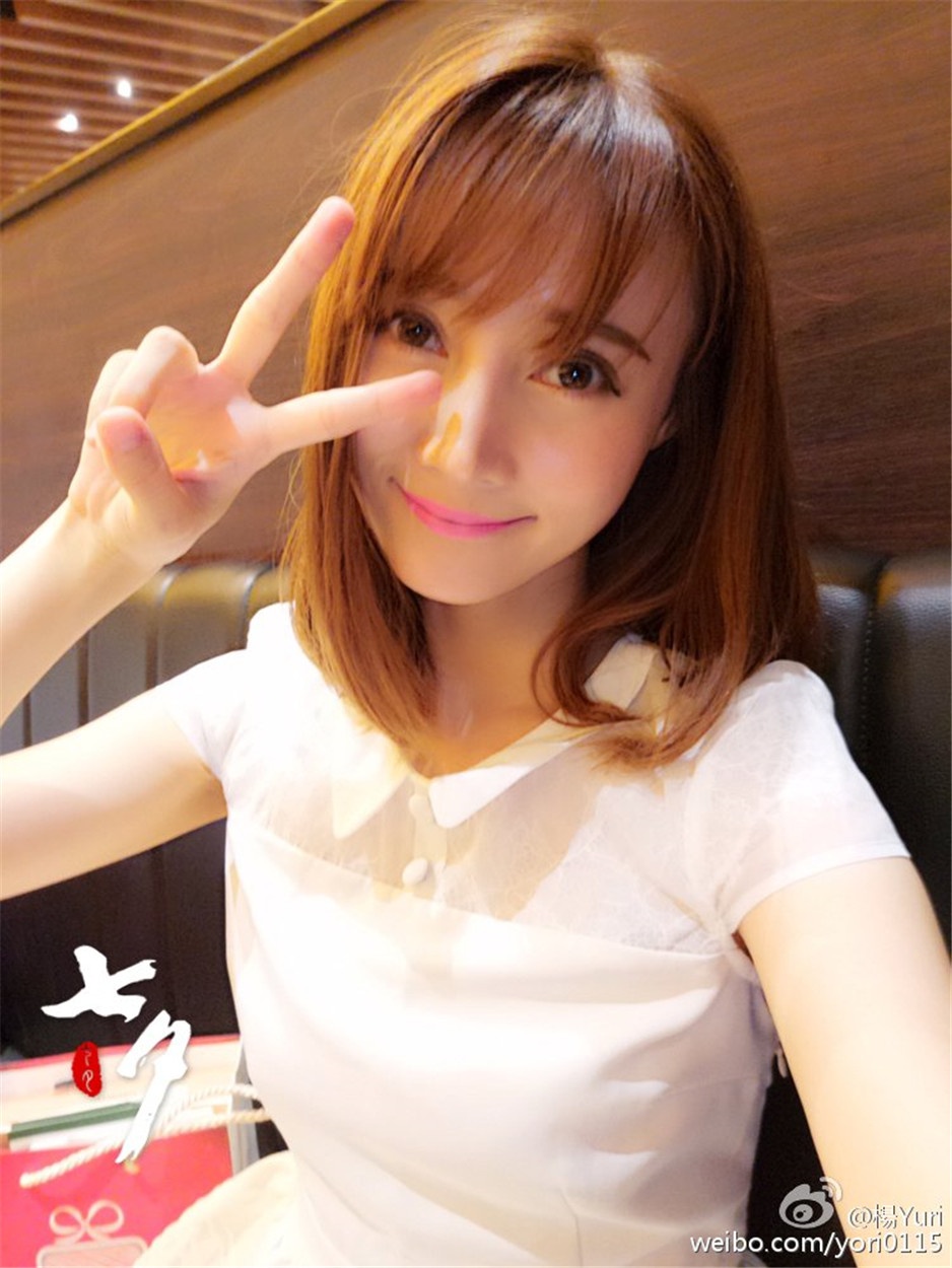 可爱俏皮女生杨文佳迷人图片