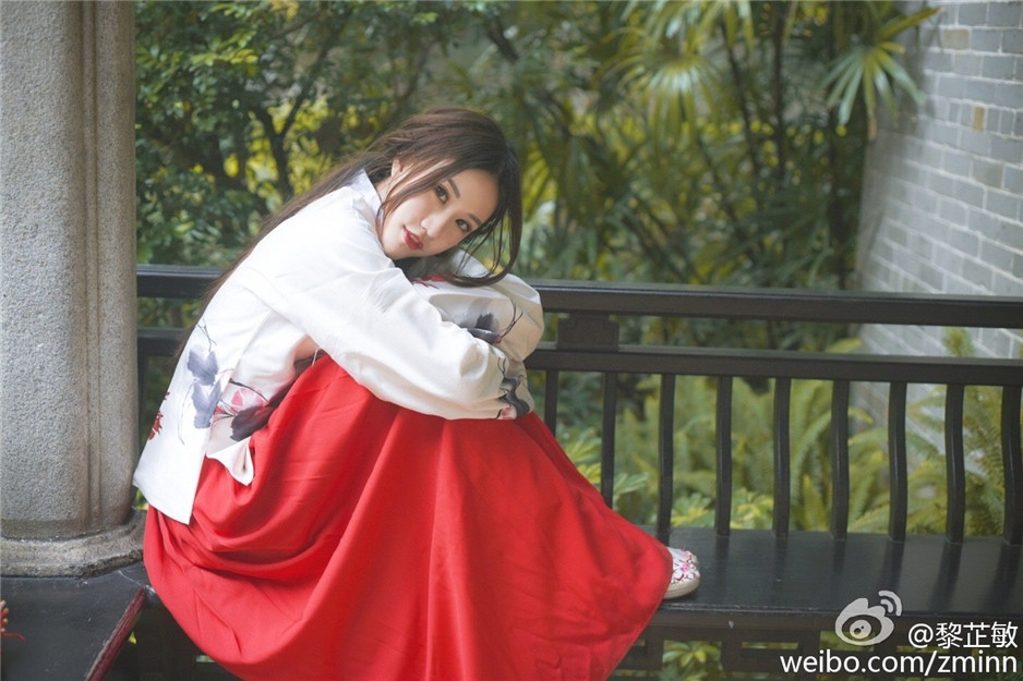 清纯氧气美女黎芷敏养眼写真图片