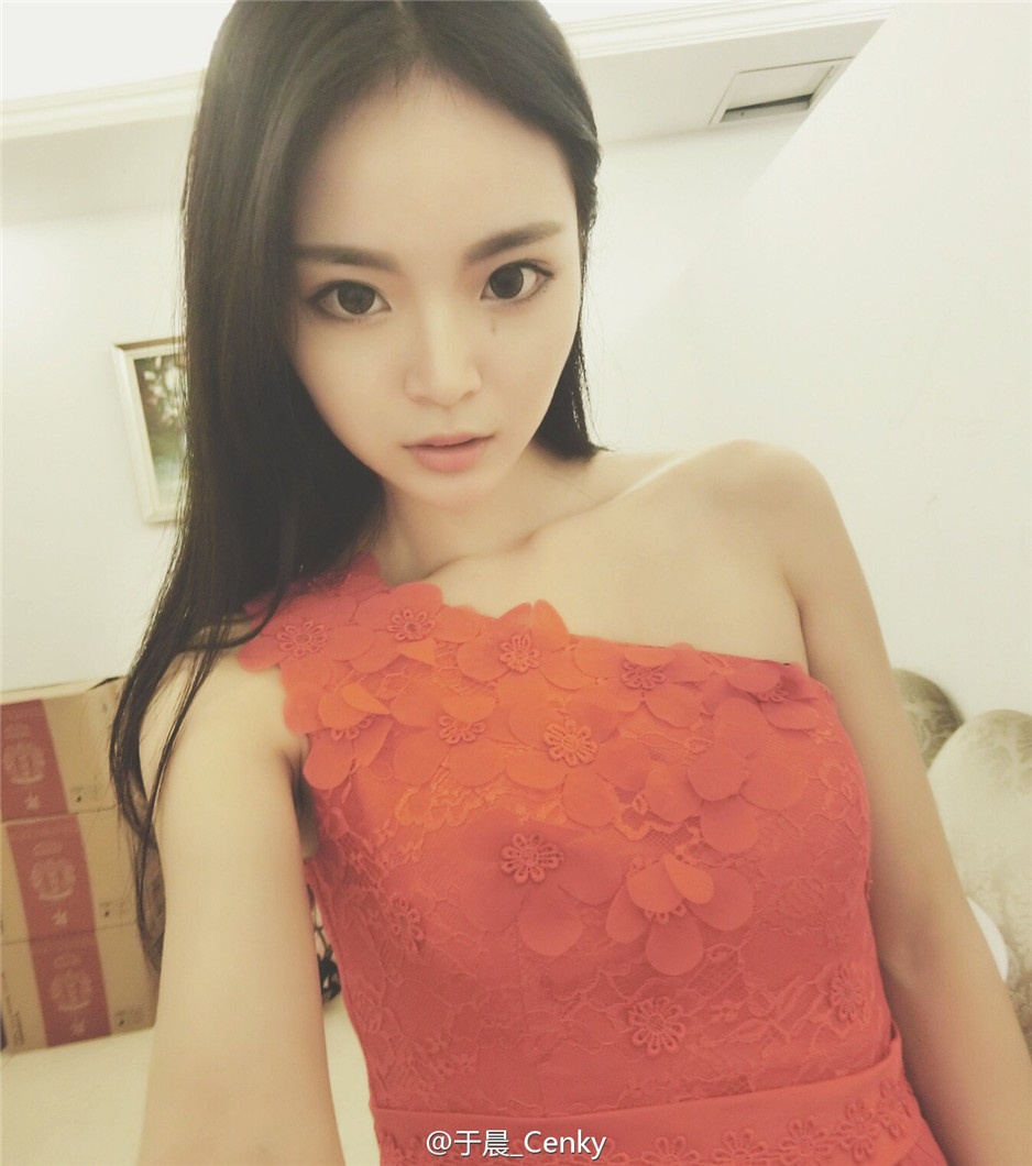 90后气质美女于晨Cenky微博养眼生活照