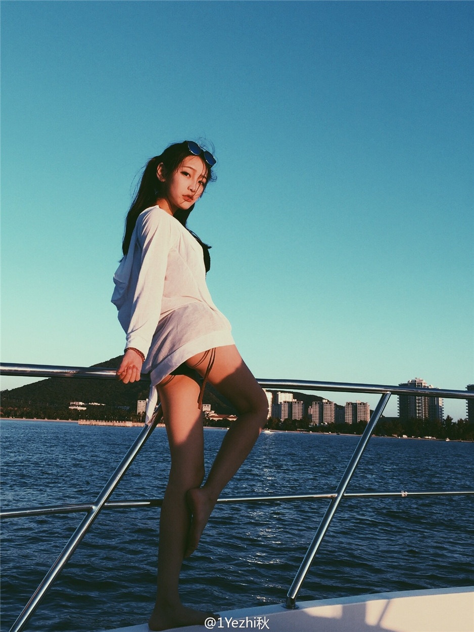 骨感美女叶知秋微博养眼自拍图片