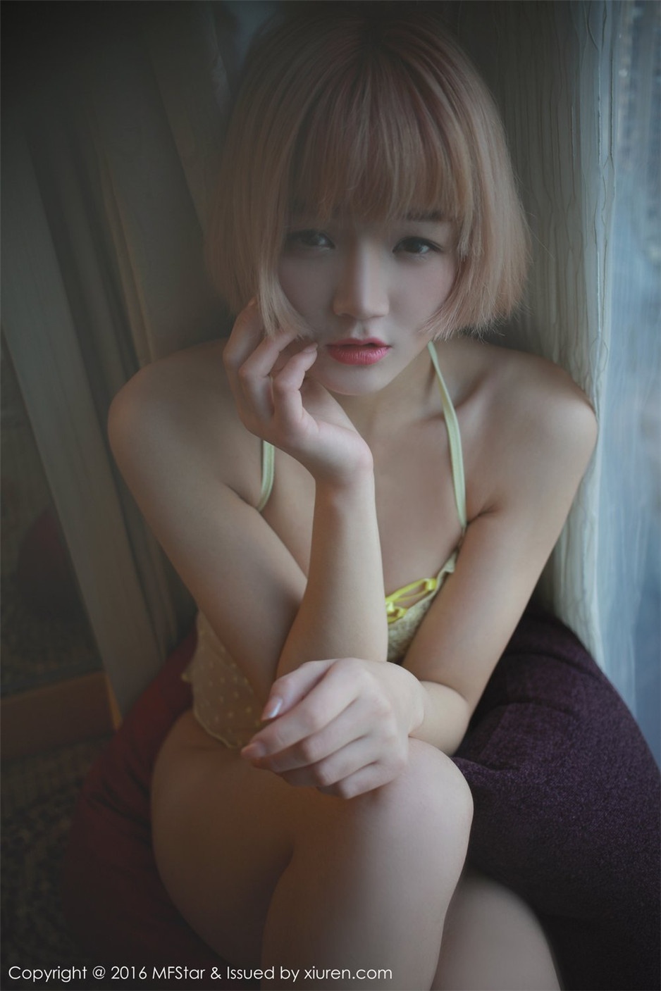 性感妩媚的短发美女悦爷妖精内衣私房照