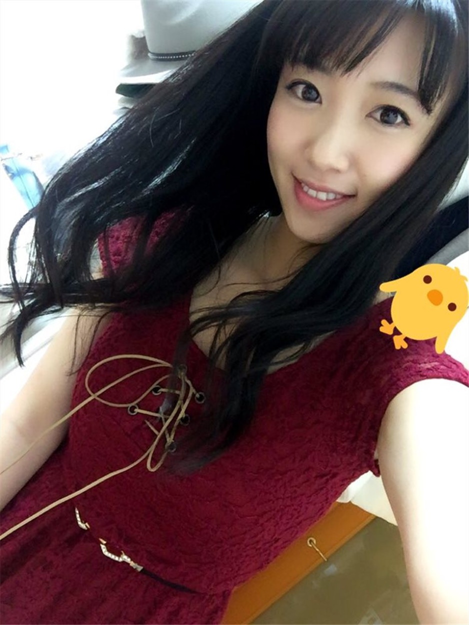 日本气质美女坂口千奈自拍图片