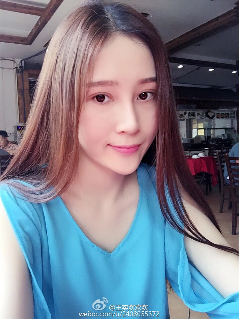 天使般娇容的车模王熙茹性感图片