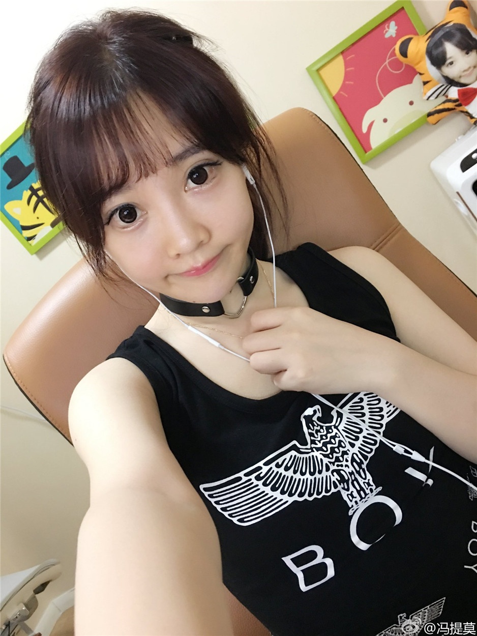 斗鱼主播冯提莫清纯唯美自拍照片