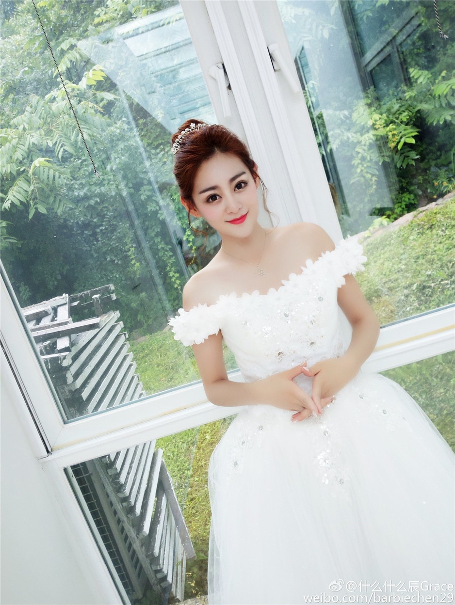 90后网络美女小辰辰高清自拍美图