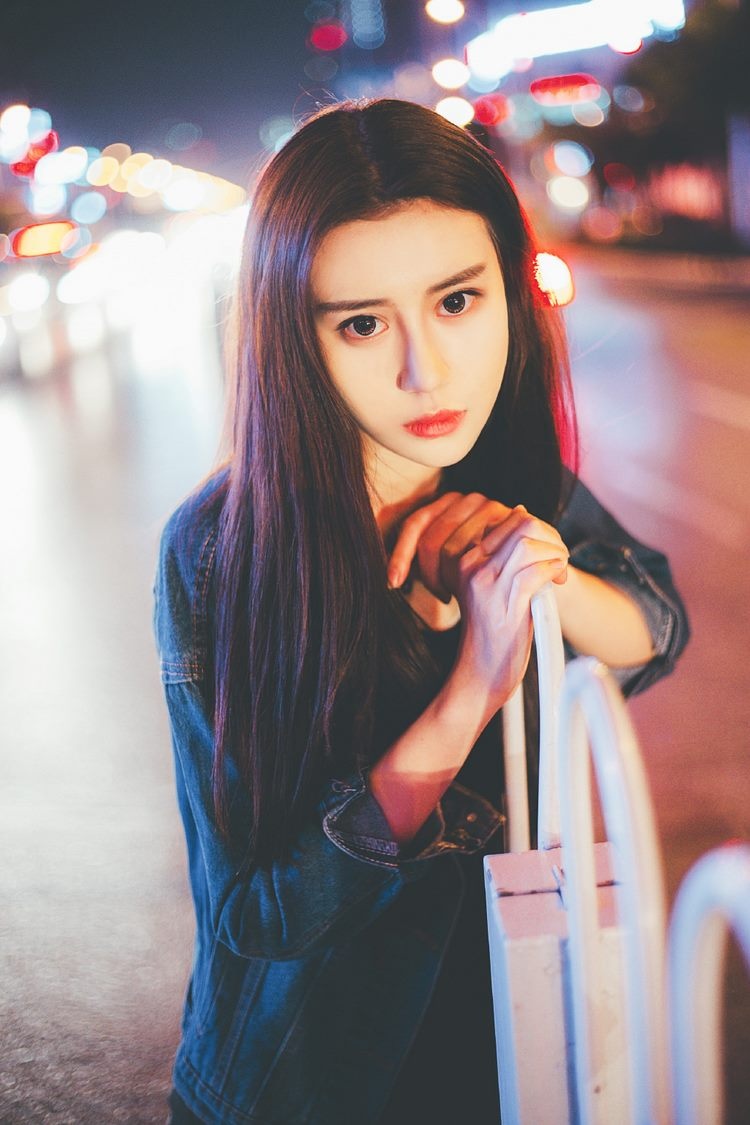 性感妩媚的短发美女悦爷妖精内衣私房照