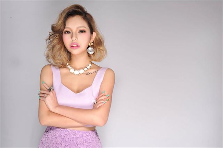 90后美女模特吴清雯近照图片