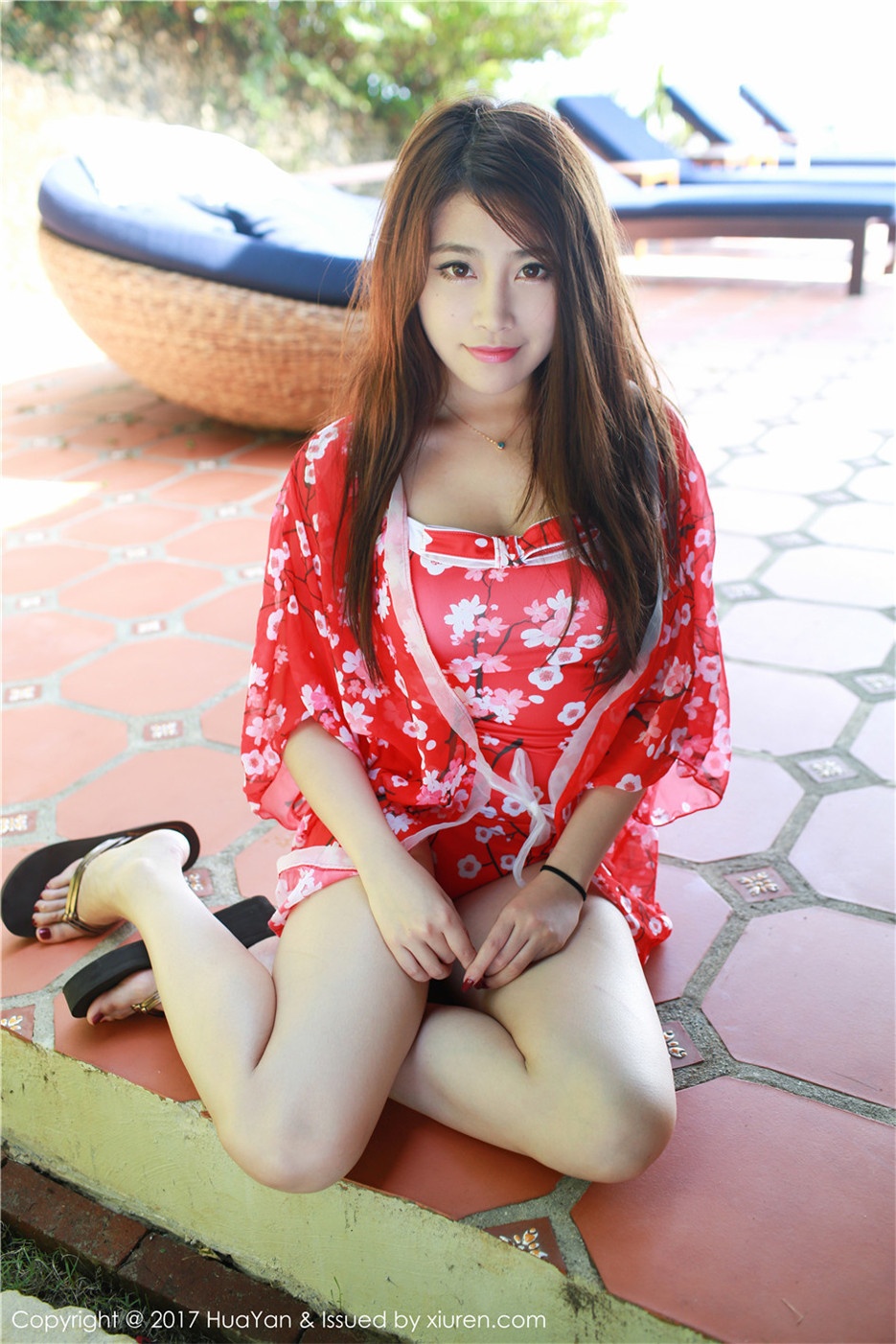 90后清纯校花许诺甜美户外写真