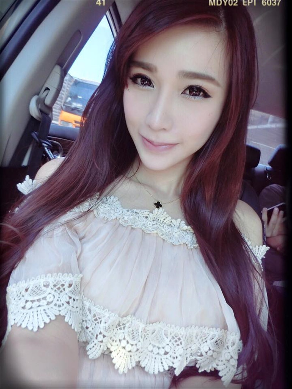 丰满白皙美女张筱于自拍图片