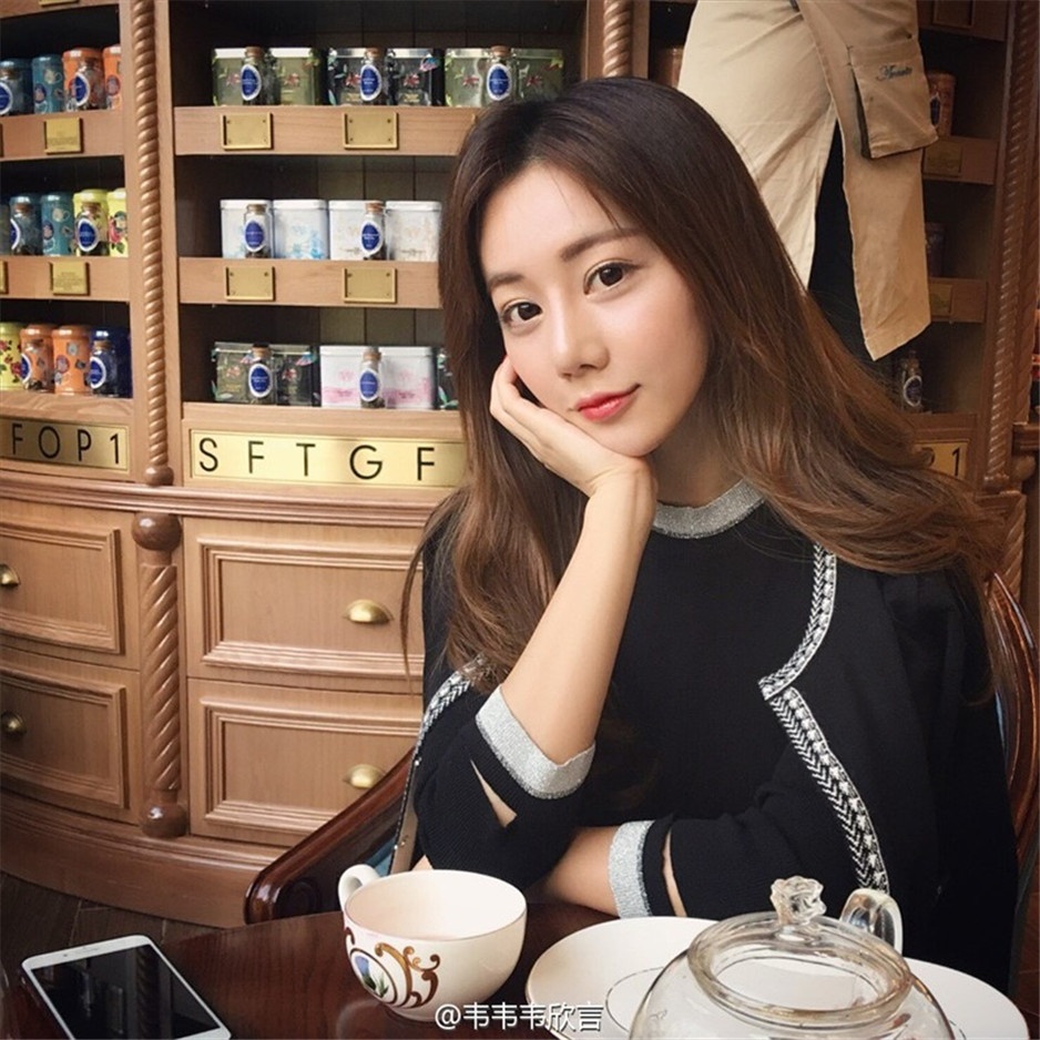 网络美女韦欣言的微博照片