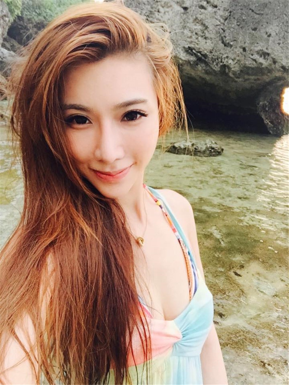 丰满白皙美女张筱于自拍图片