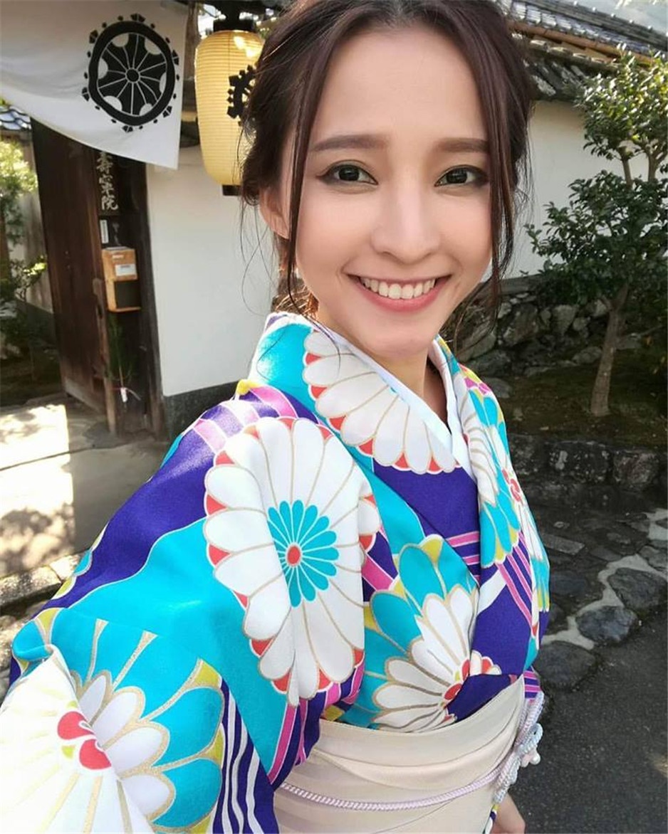 马来西亚美女林莉帏性感自拍图片