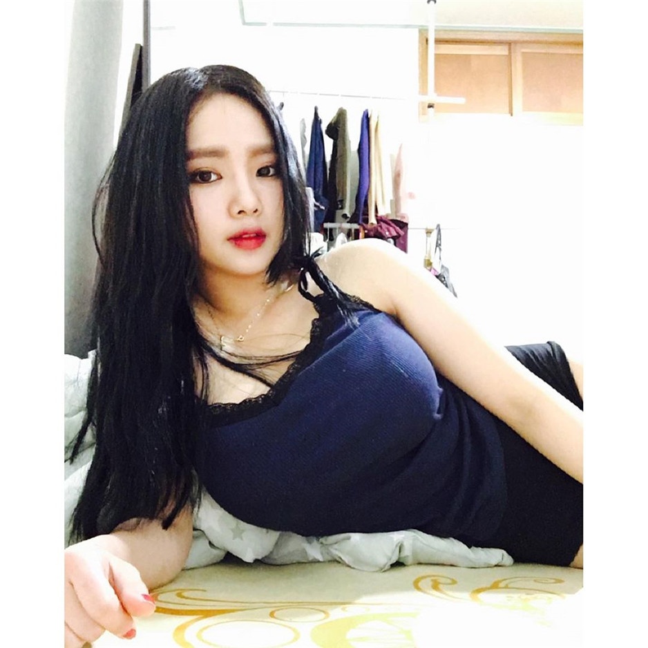 韩国网络美女jeee622丰满性感图片