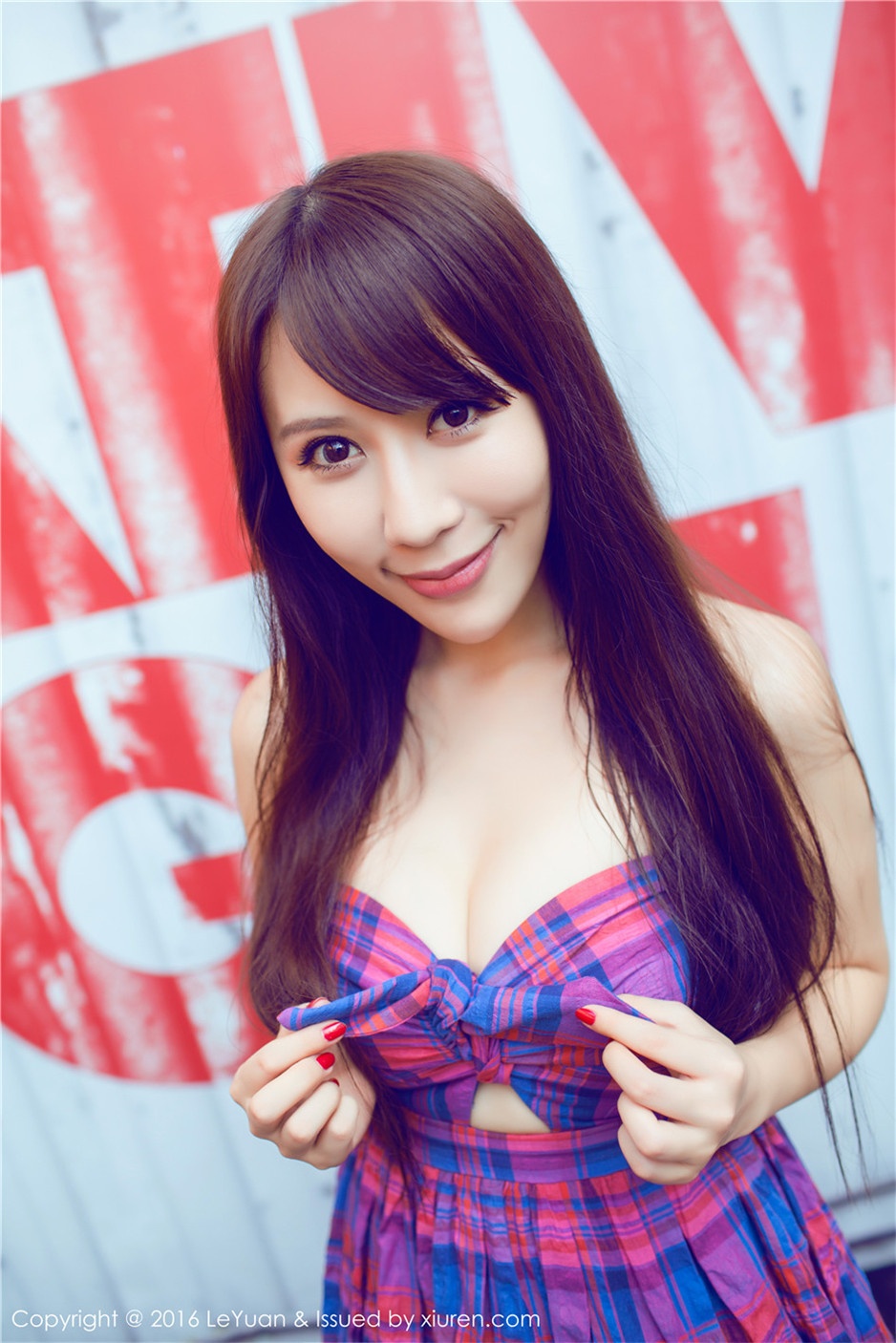 清纯气质美女艾惟时尚街拍图片