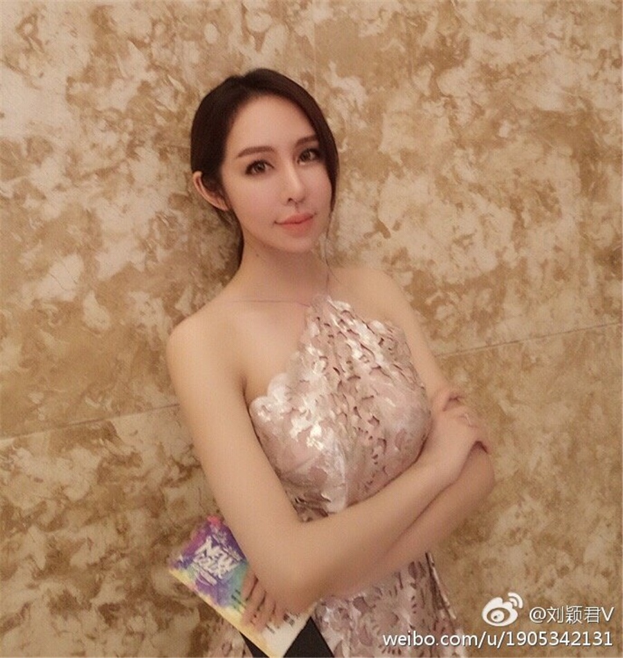内地气质模特刘颖君私房写真大秀迷人身段