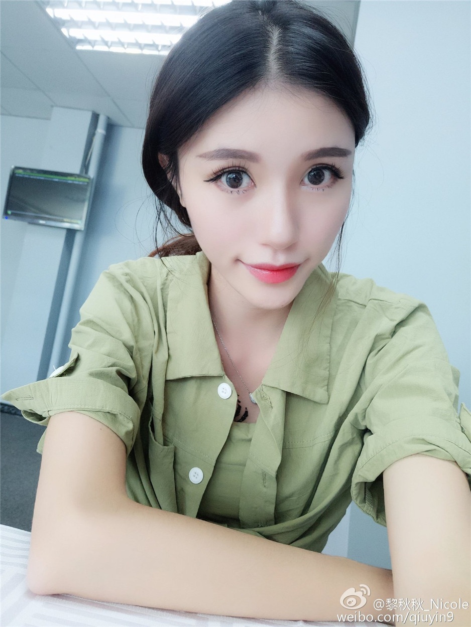 网络红人黎秋秋微博晒自拍图片