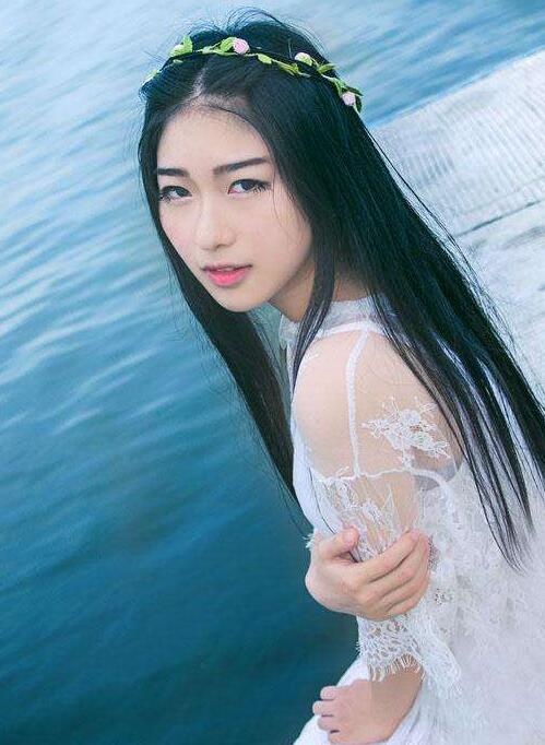 日本巨乳模特馆惠美性感诱惑写真