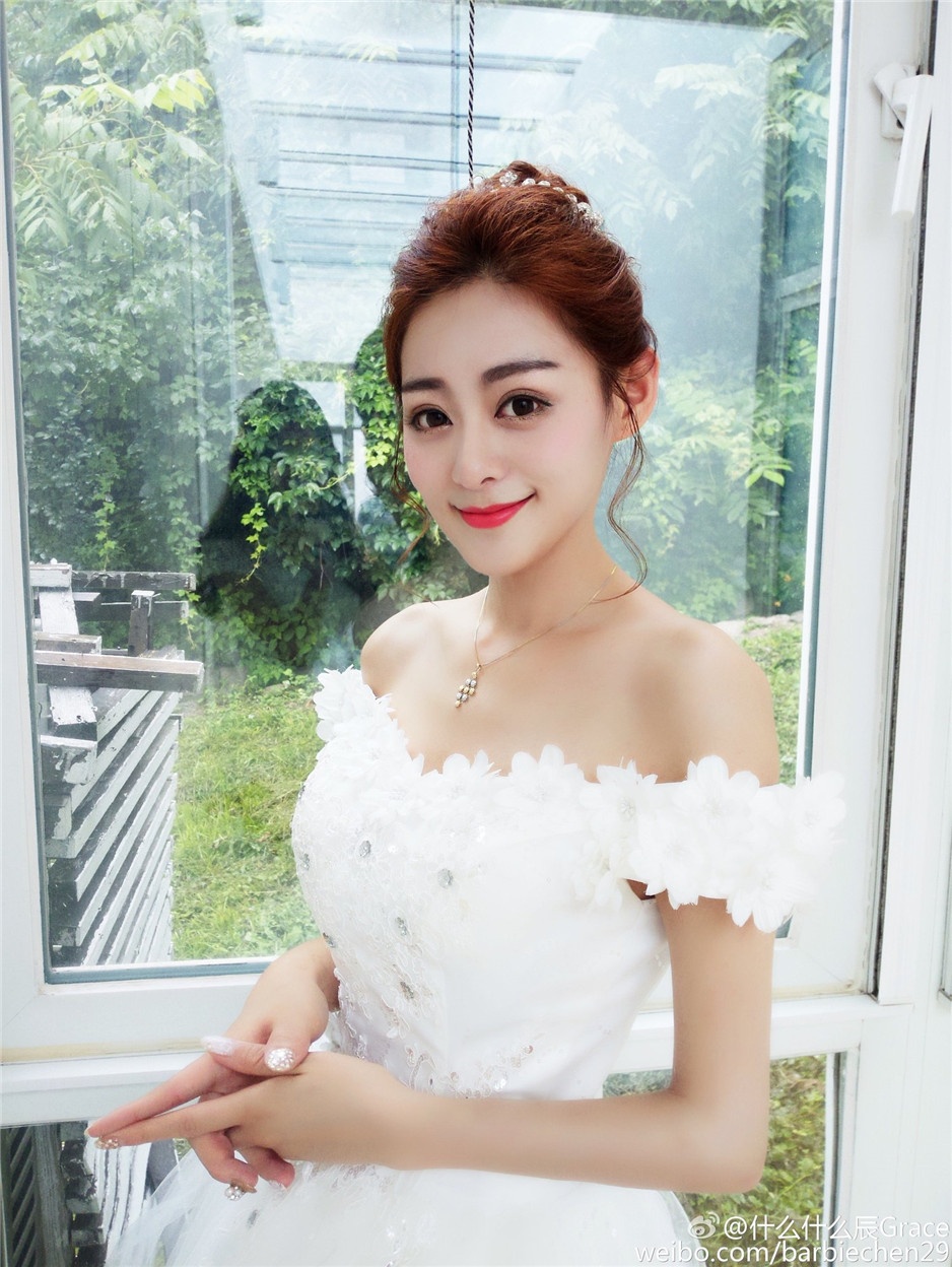 90后网络美女小辰辰高清自拍美图
