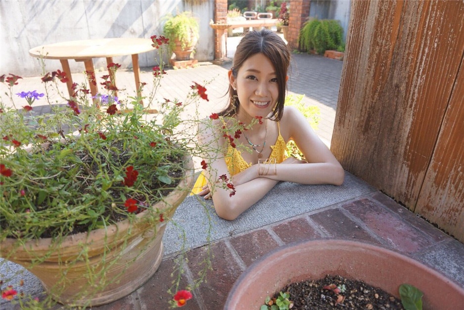 日本气质美女藤木美�迷人写真照