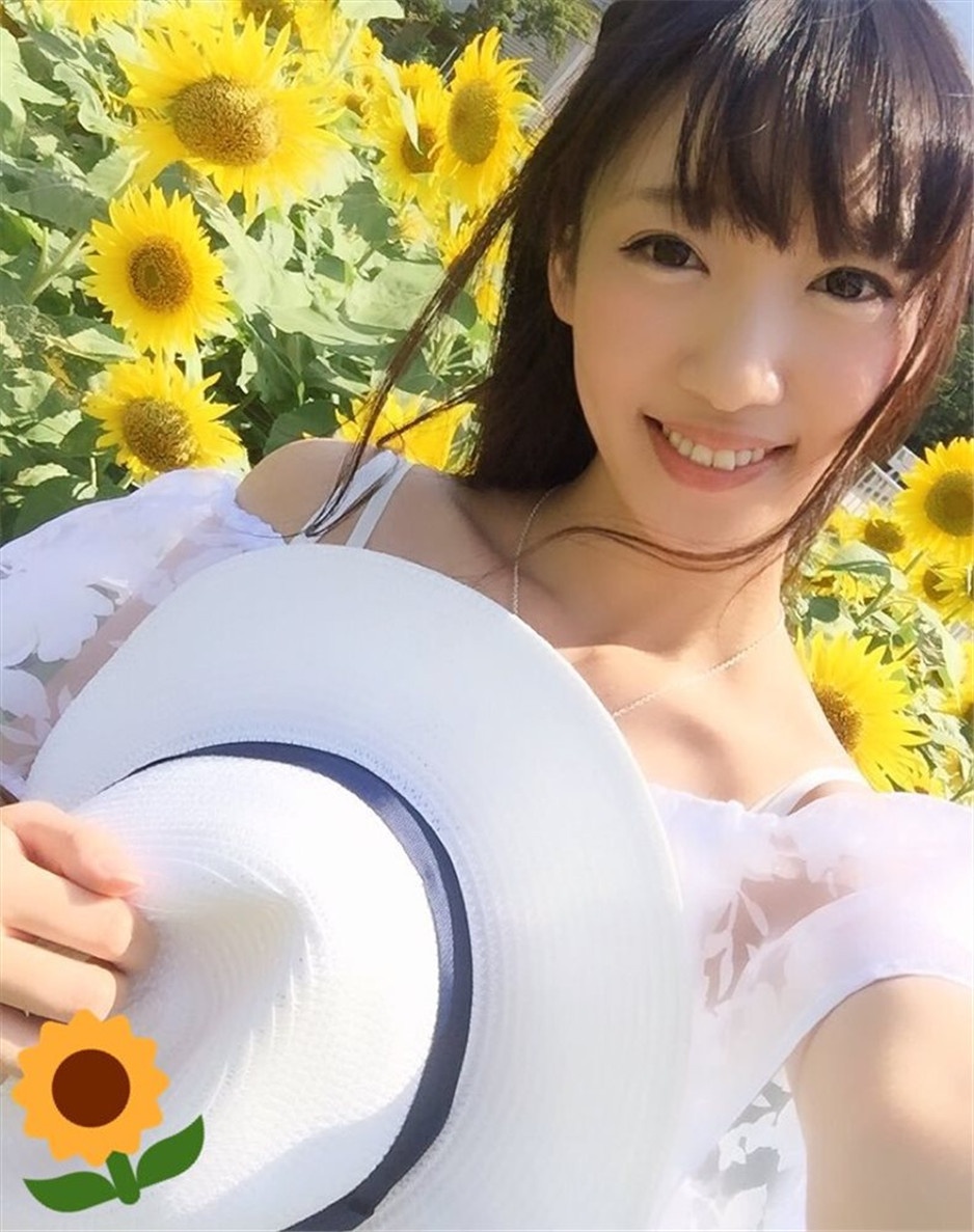 日本气质美女坂口千奈自拍图片