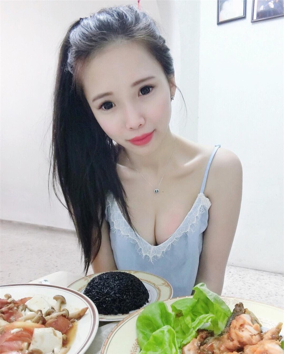 新加坡性感美女蓝星蕾自拍图片