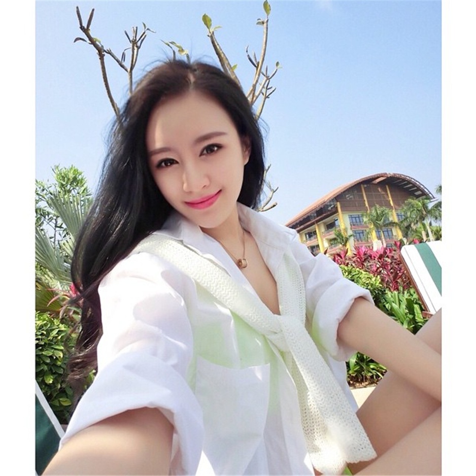 长发气质美女Elvareny甜美私房照图片