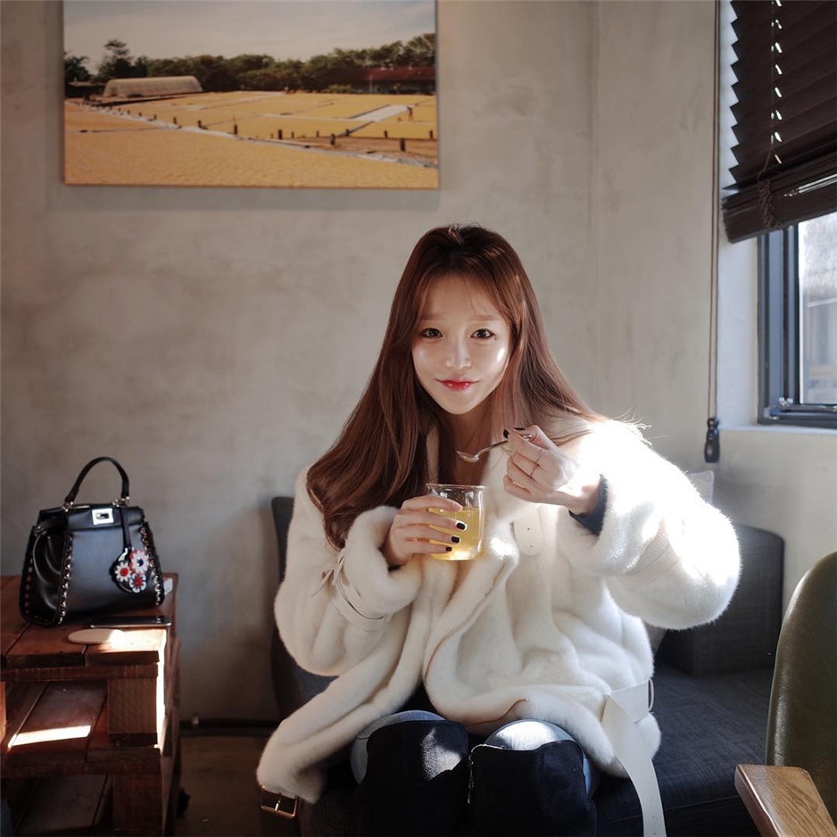 韩国美女模特杨晋超清自拍图片