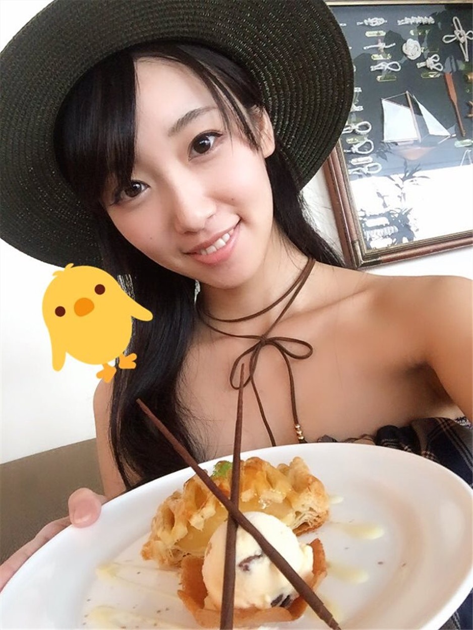 日本气质美女坂口千奈自拍图片