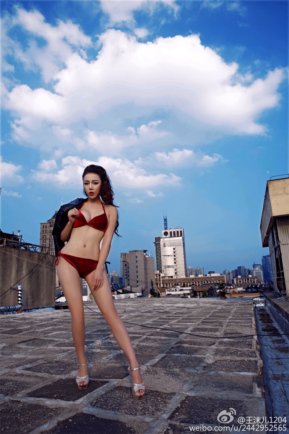 新生代模特女神王沫儿内衣写真