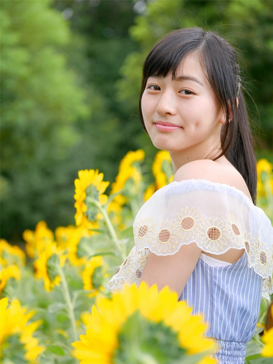 日本清纯妹子铃木茜音户外图片