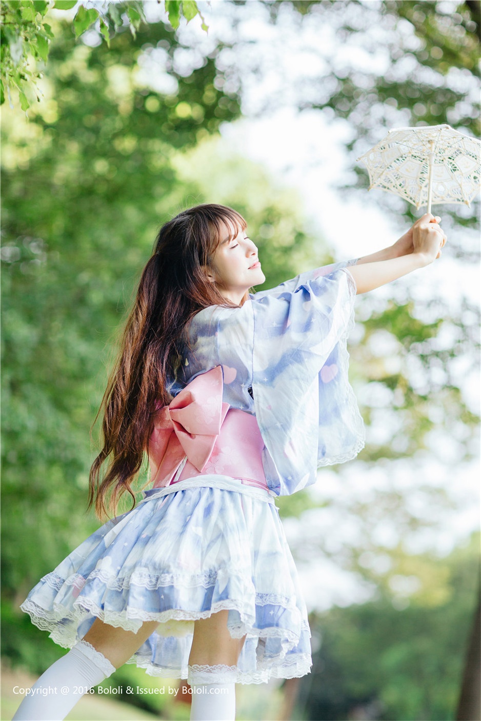 90后美女夏美酱户外清纯写真