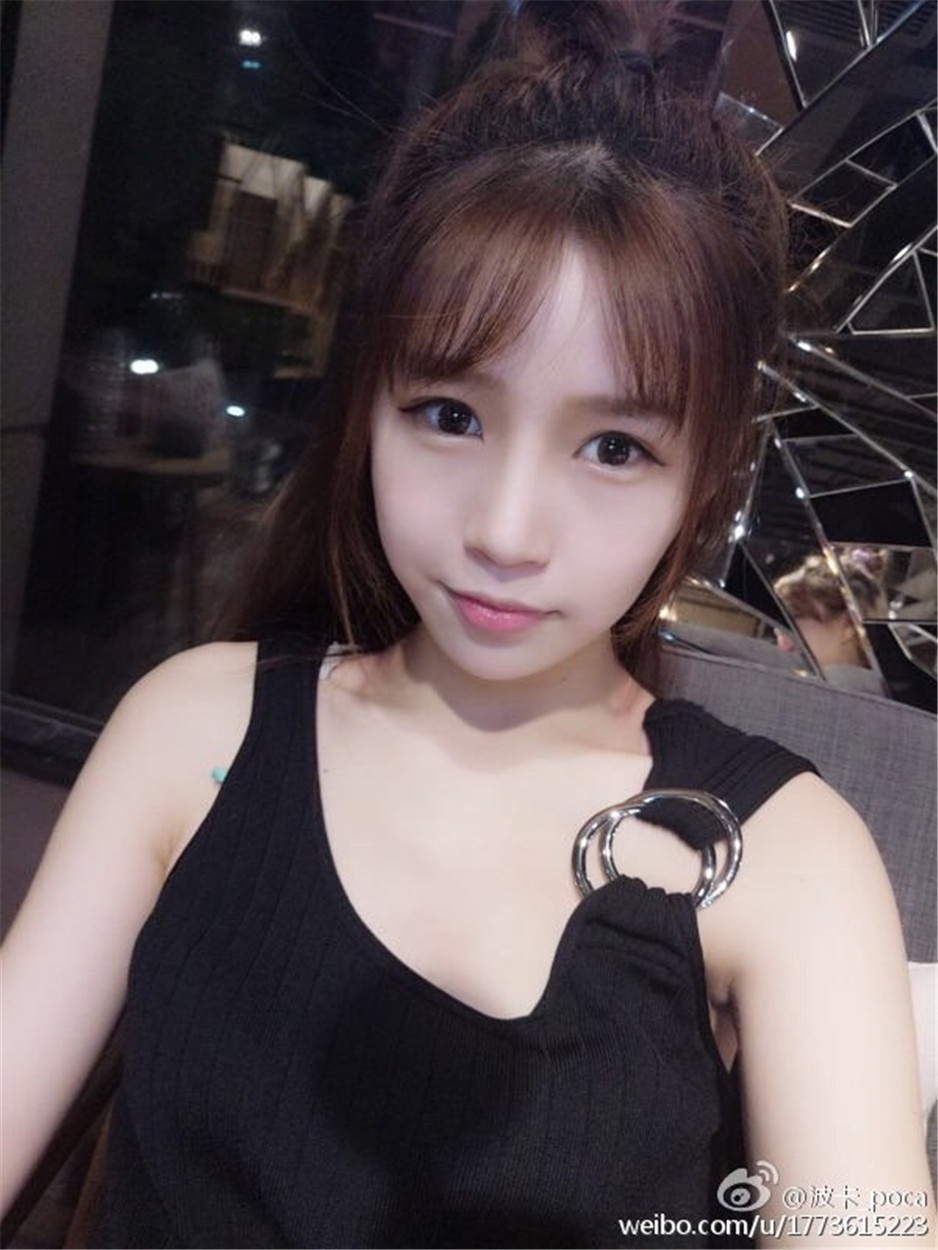 清纯靓丽的甜美妹子支伟婷自拍照
